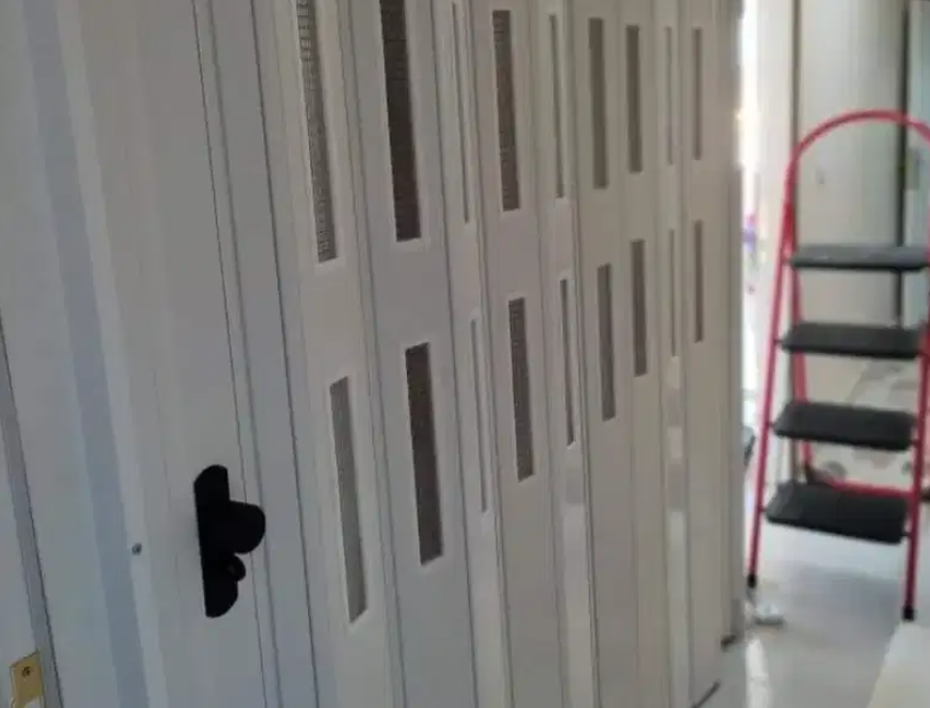 İyi durumda akordiyon kapı 14 mm kalınlığında yeni söküldü