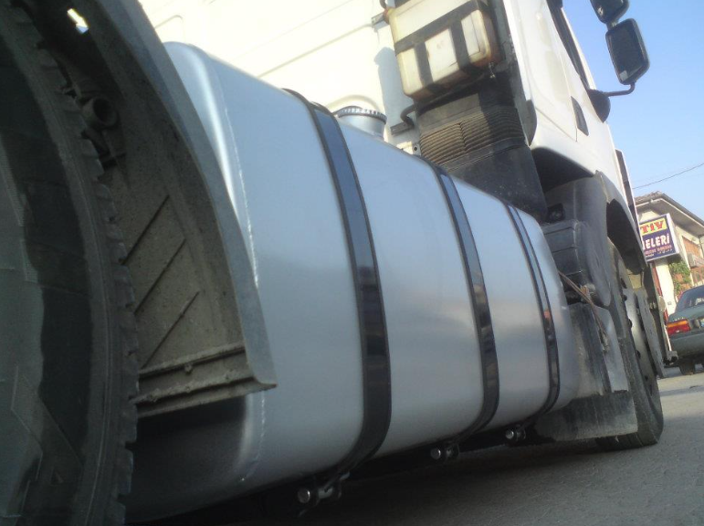 Sahibinden satilik Kamyon mazot deposu 650 LT MAZOT Deposu Fiyatları IKINCI EL TIR YAKIT DEPOSU 4